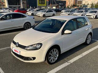 2009 Volkswagen Golf VI, белый, 900000 рублей, вид 1