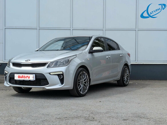 2018 Kia Rio IV, серебристый, 1165000 рублей