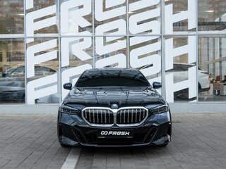 2024 BMW 5 серии 520i VIII (G60/G61/G68), синий, 6550000 рублей, вид 3