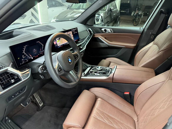 2025 BMW X5 30d IV (G05/G18) Рестайлинг, серый - вид 4