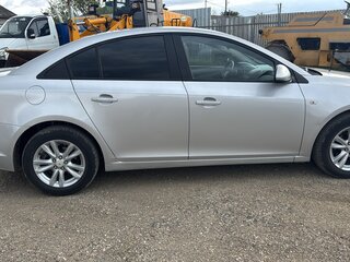 2013 Chevrolet Cruze I Рестайлинг, серебристый, 750000 рублей, вид 2