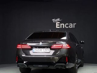 2025 BMW 5 серии 530i xDrive VIII (G60/G61/G68), серый, 7896147 рублей, вид 4