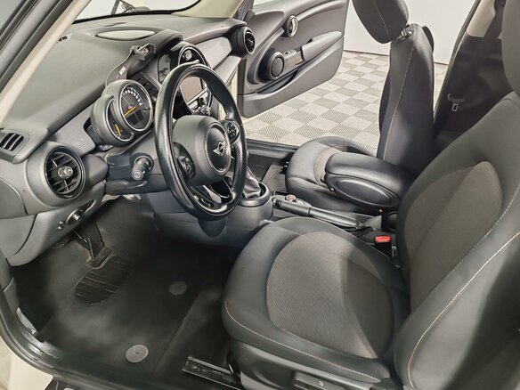 2016 Mini Hatch Cooper III (F55/F56), белый, 1499000 рублей - вид 10