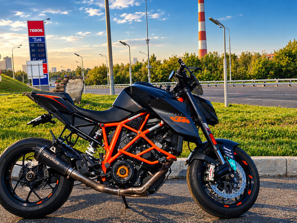 2015 KTM 1290 Super Duke R, чёрный, 650000 рублей - вид 2