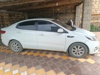 2015 Kia Rio III Рестайлинг, белый, 830000 рублей, вид 2