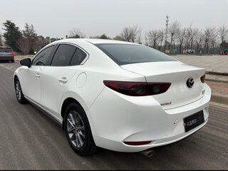 2021 Mazda 3 Axela IV (BP), белый, 1400000 рублей, вид 3