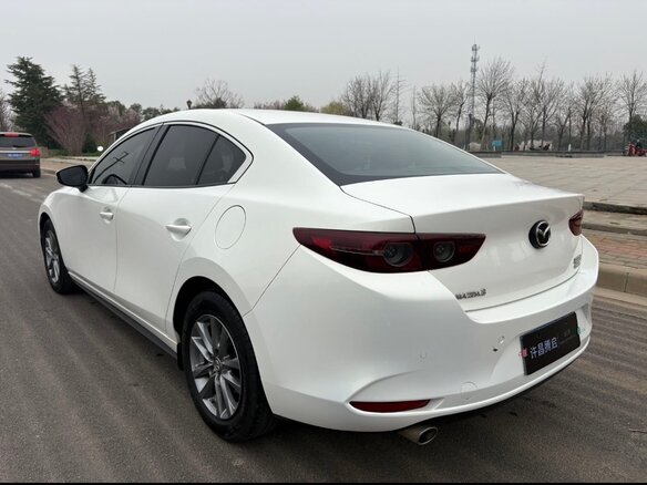 2021 Mazda 3 Axela IV (BP), белый, 1400000 рублей - вид 2