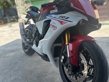 2019 Yamaha YZF-R1, красный, 1550000 рублей, вид 2
