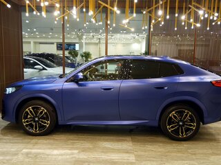 2024 BMW X2 xDrive25i II (U10), синий, 6050000 рублей, вид 4