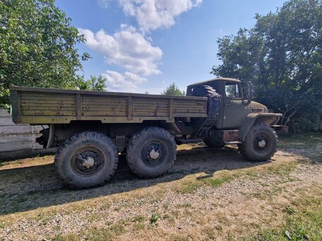 1992 Урал 4320, зелёный, 1100000 рублей, вид 4