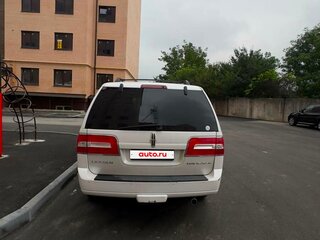2009 Lincoln Navigator III, белый, 1900000 рублей, вид 3