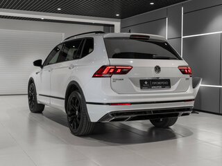 2020 Volkswagen Tiguan Allspace II, белый, 3200000 рублей, вид 4