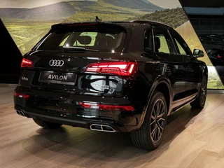 2025 Audi Q5 L 45 TFSI II (FY) Рестайлинг, чёрный, 6426700 рублей, вид 4