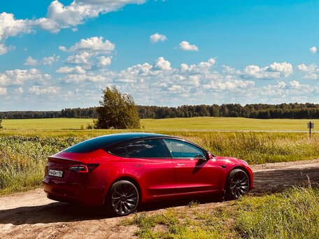 2022 Tesla Model 3 Performance I, красный, 4950000 рублей, вид 4