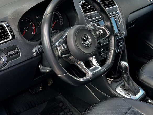 2019 Volkswagen Polo V Рестайлинг, чёрный, 1250000 рублей - вид 4