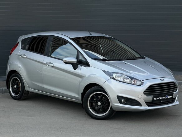 2015 Ford Fiesta Mk6 Рестайлинг, серебристый, 545000 рублей - вид 3