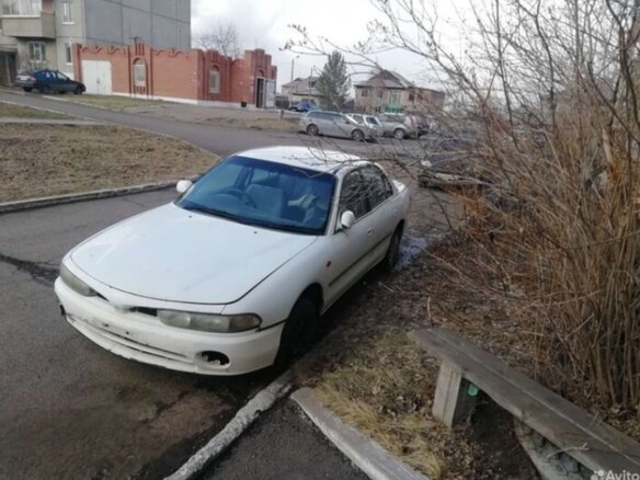 1993 Mitsubishi Galant VII, белый, 130000 рублей - вид 1