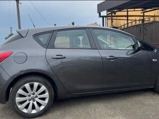 2011 Opel Astra J, серый, 530000 рублей, вид 4