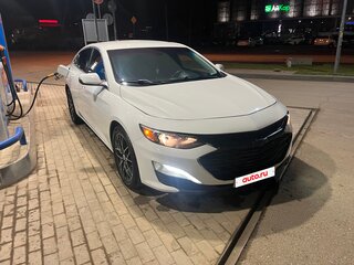 2019 Chevrolet Malibu IX Рестайлинг, белый, 1500000 рублей, вид 2