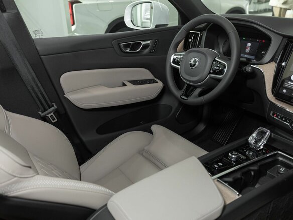 2025 Volvo XC60 II Рестайлинг 2, белый - вид 12