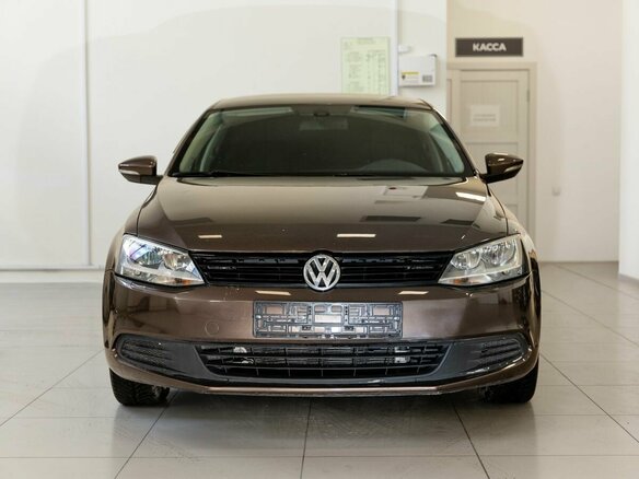 2013 Volkswagen Jetta VI, коричневый, 800000 рублей - вид 1