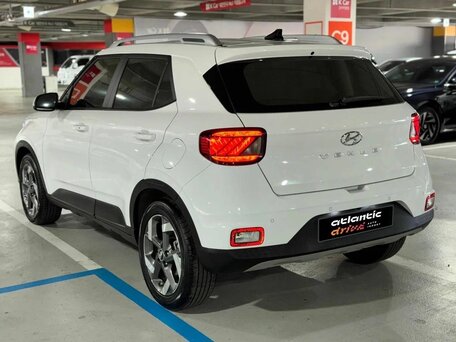 2023 Hyundai Venue I, белый, 2040000 рублей, вид 4