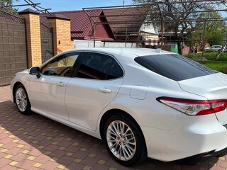 2018 Toyota Camry VIII (XV70), белый, 2475000 рублей, вид 4