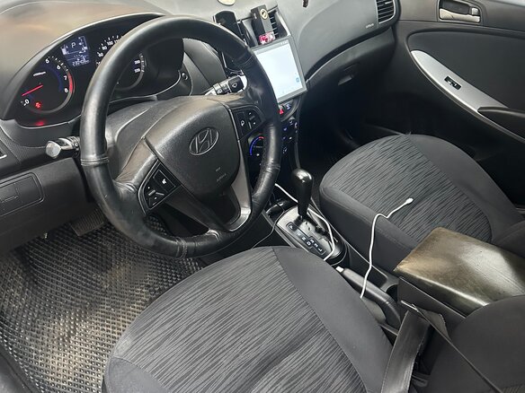 2015 Hyundai Solaris I Рестайлинг, чёрный, 760000 рублей - вид 4