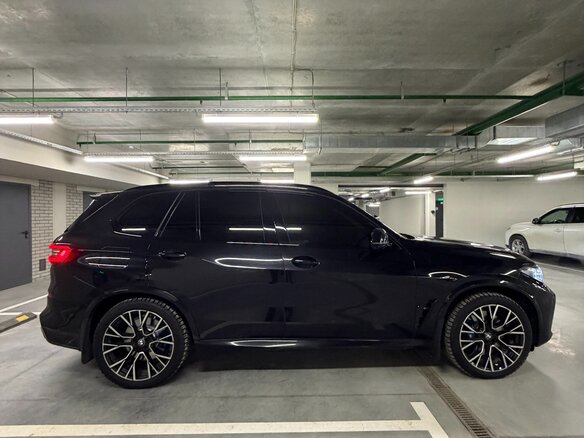 2022 BMW X5 M50d IV (G05/G18), чёрный, 9500000 рублей - вид 5