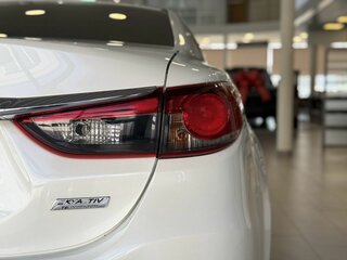2018 Mazda 6 III (GJ) Рестайлинг, белый, 1800000 рублей, вид 5