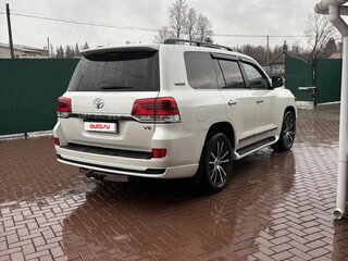 2019 Toyota Land Cruiser 200 Series Рестайлинг 2, белый, 7000000 рублей, вид 4