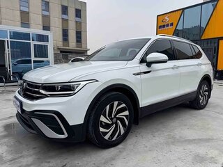 2022 Volkswagen Tiguan II Рестайлинг, белый, 1800333 рублей, вид 1