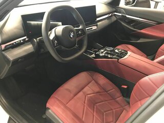 2024 BMW 5 серии Long 530Li xDrive VIII (G60/G61/G68), белый, 7890000 рублей, вид 5