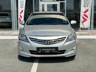 2014 Hyundai Solaris I Рестайлинг, серебристый, 900000 рублей, вид 2