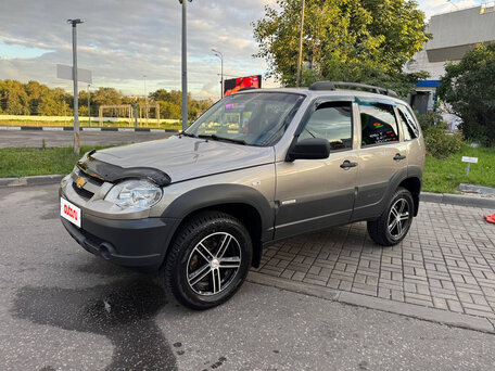 2017 Chevrolet Niva I Рестайлинг, бежевый, 820000 рублей, вид 1