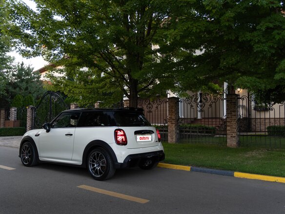 2021 Mini Hatch JCW III (F55/F56) Рестайлинг 2, бежевый, 3799999 рублей - вид 3