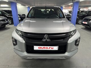 2019 Mitsubishi L200 V Рестайлинг, серебристый, 1965000 рублей, вид 3