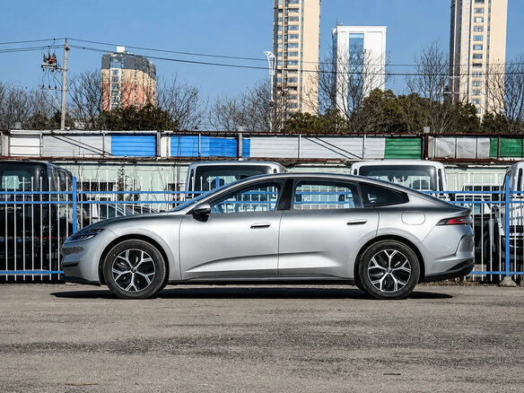 2026 Changan Qiyuan A06 28.39 kWh, серебристый, 2256000 рублей - вид 2