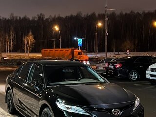2022 Toyota Camry VIII (XV70) Рестайлинг, чёрный, 4000000 рублей, вид 3