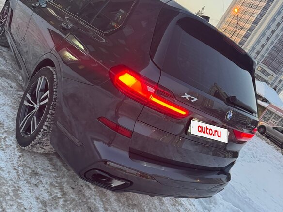 2021 BMW X7 40i I (G07), серый, 9900000 рублей - вид 5