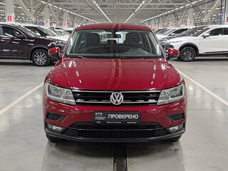 2017 Volkswagen Tiguan II, красный, 1849000 рублей, вид 2