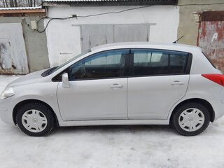 2013 Nissan Tiida I Рестайлинг, серебристый, 820000 рублей, вид 4