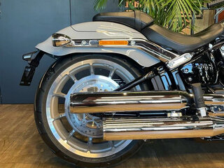 2025 Harley-Davidson Fat Boy, серый, 3850000 рублей, вид 2
