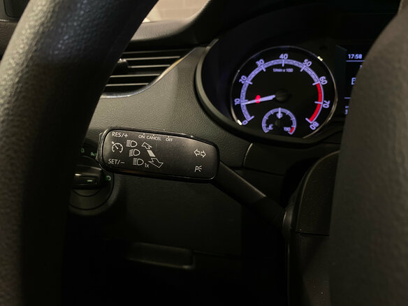 2019 Skoda Octavia III (A7) Рестайлинг, белый, 2100000 рублей - вид 16