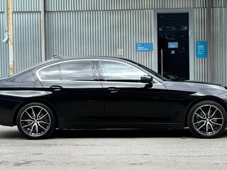 2021 BMW 5 серии 530i xDrive VII (G30/G31/G38) Рестайлинг, чёрный, 4500000 рублей, вид 4