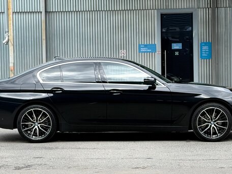 2021 BMW 5 серии 530i xDrive VII (G30/G31/G38) Рестайлинг, чёрный, 4500000 рублей, вид 4