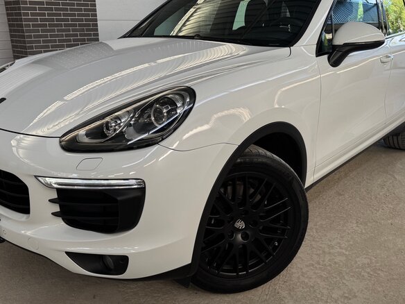 2015 Porsche Cayenne II Рестайлинг (958), белый, 4355000 рублей - вид 2