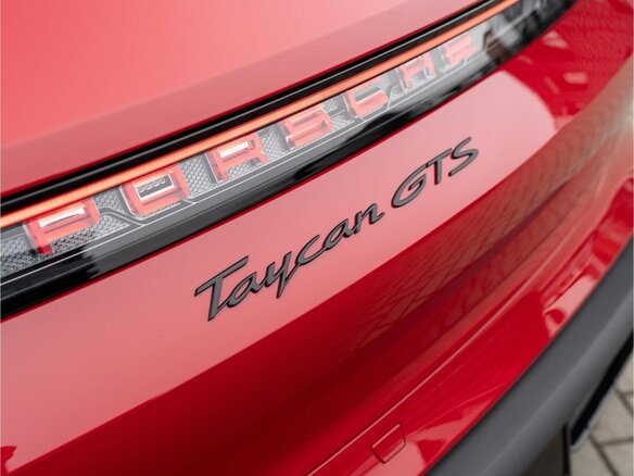 2026 Porsche Taycan GTS Sport Turismo I Рестайлинг, красный - вид 39