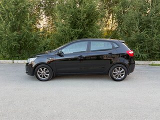 2013 Kia Rio III, чёрный, 790000 рублей, вид 3