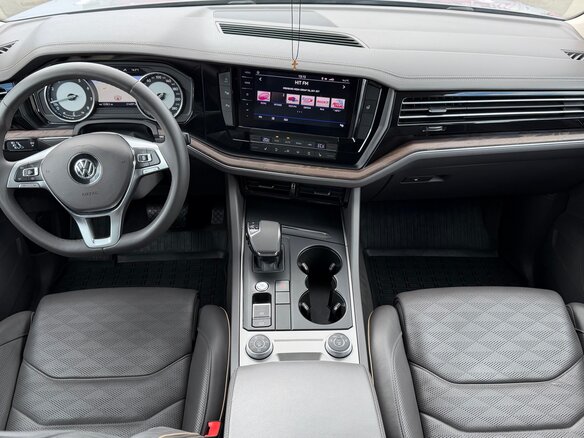 2019 Volkswagen Touareg III, серебристый, 3500000 рублей - вид 19